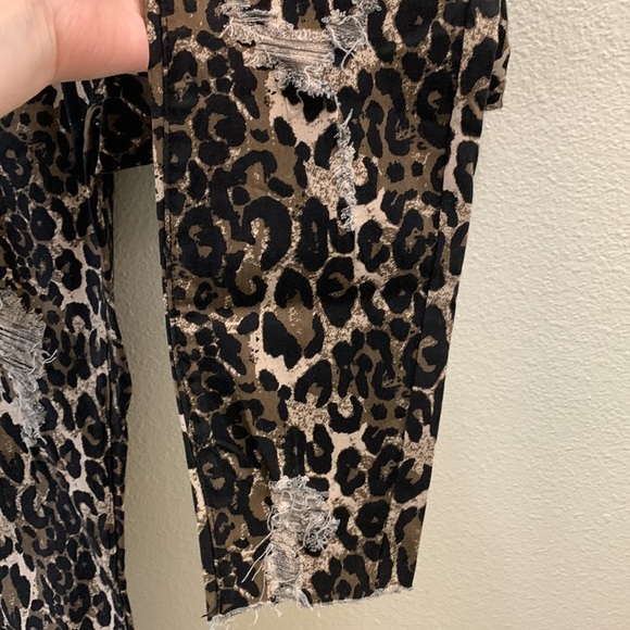 YMI Jeans Distressed Leopard Print Medium Jogger Jean High Rise Pockets New - Picture 12 of 14